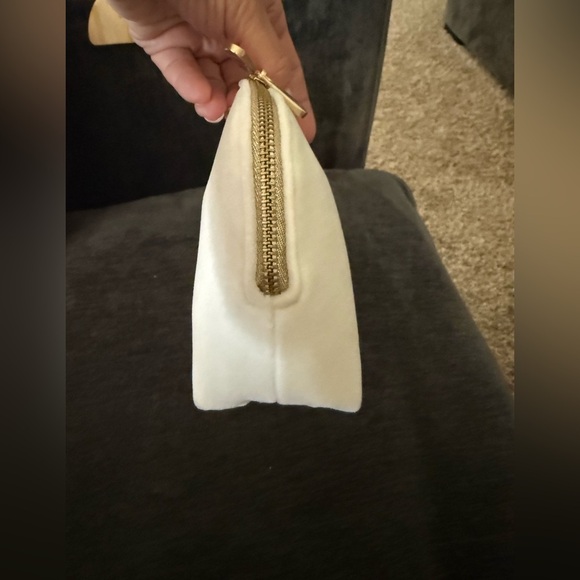 Vintage Christian Dior authentic gold tone clip earrings with CD makeup bag NWT - Picture 5 of 13